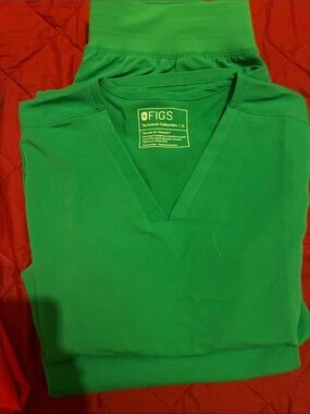 Figs Bright Green V-Neck Scrub Top & Pants